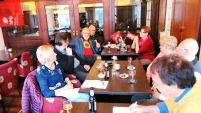 Engagierte Diskussionen beim Themenstammtisch zu Tschernobyl und Fessenheim. Foto: H. Hauke