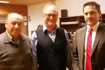 Hanspeter Hauke und Johannes Fechner begrüßen Ulrich Weise als neues SPD-Mitglied, Foto: E. Hauke
